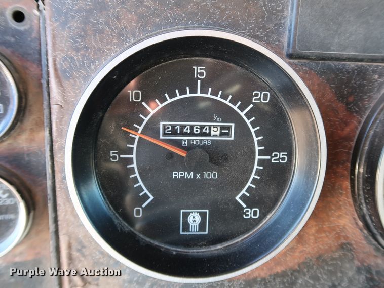 image for item DK3563 2004 Kenworth T800  semi truck