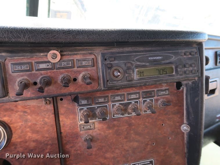 image for item DK3563 2004 Kenworth T800  semi truck