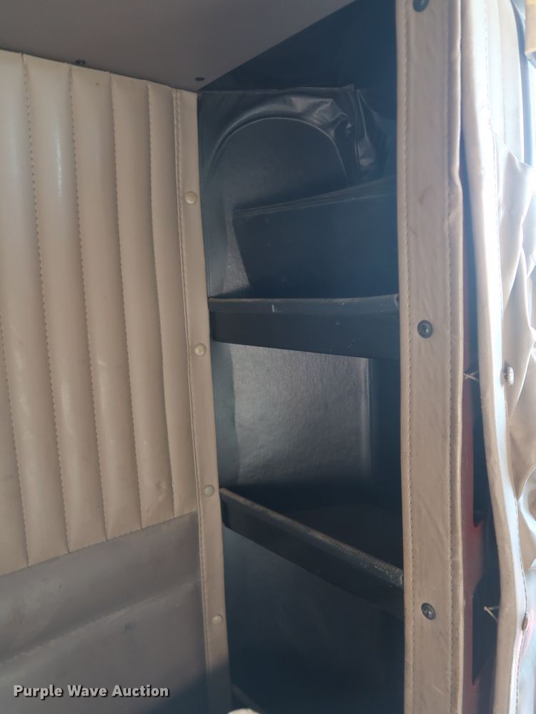 image for item DK3563 2004 Kenworth T800  semi truck