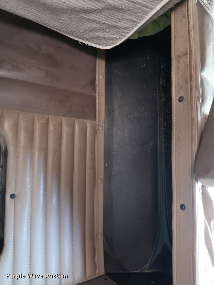 image for item DK3563 2004 Kenworth T800  semi truck