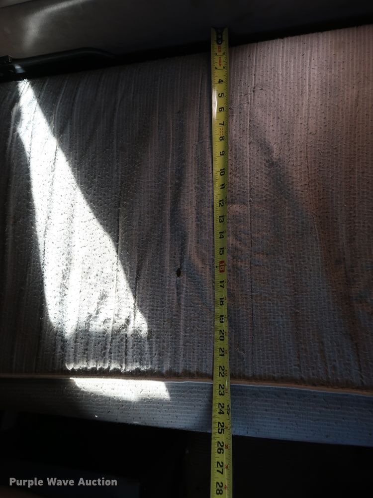 image for item DK3563 2004 Kenworth T800  semi truck