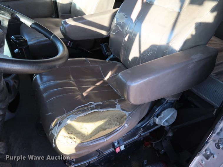 image for item DK3563 2004 Kenworth T800  semi truck