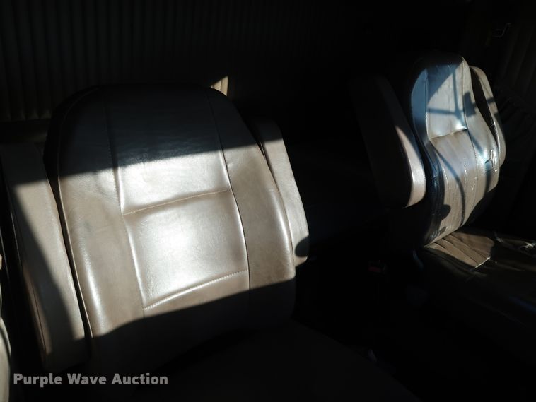 image for item DK3563 2004 Kenworth T800  semi truck