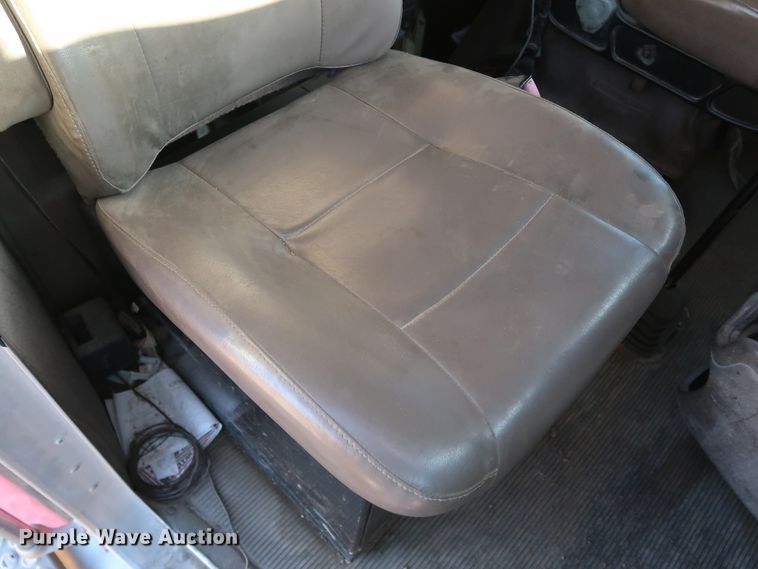 image for item DK3563 2004 Kenworth T800  semi truck