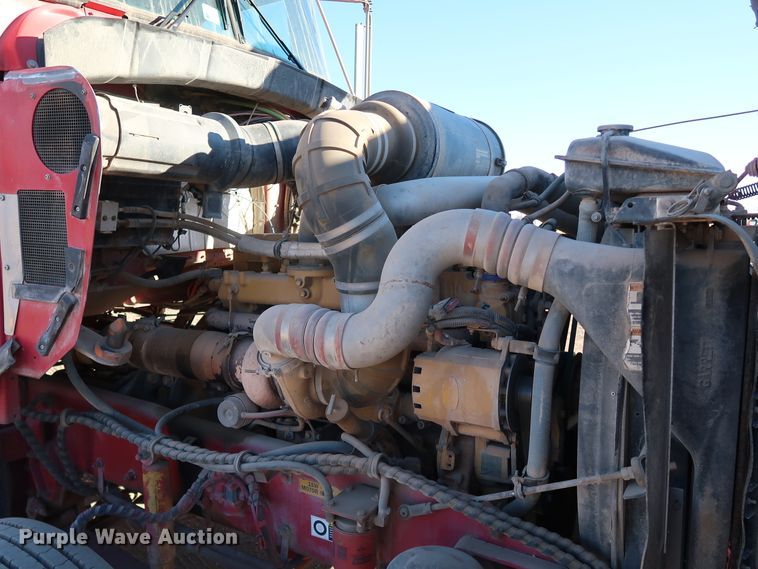 image for item DK3563 2004 Kenworth T800  semi truck