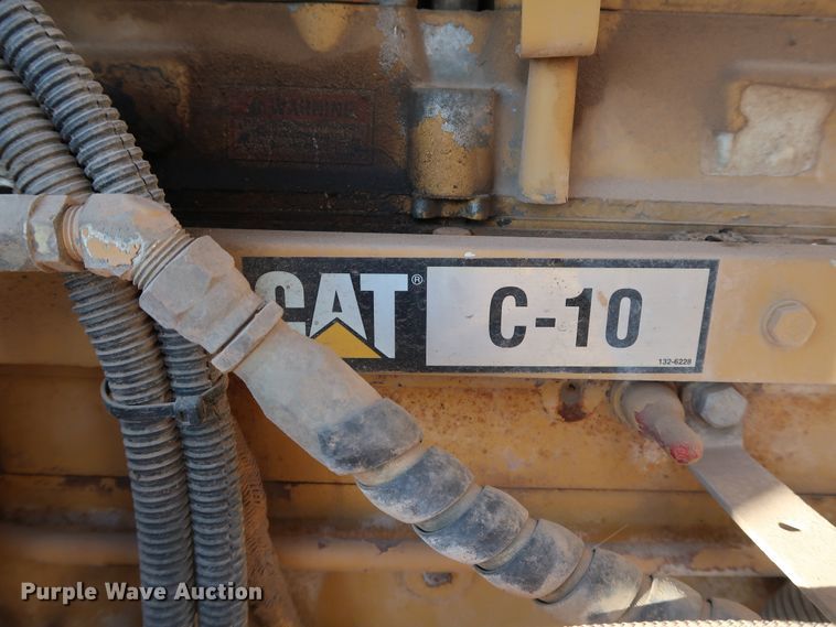 image for item DK3563 2004 Kenworth T800  semi truck