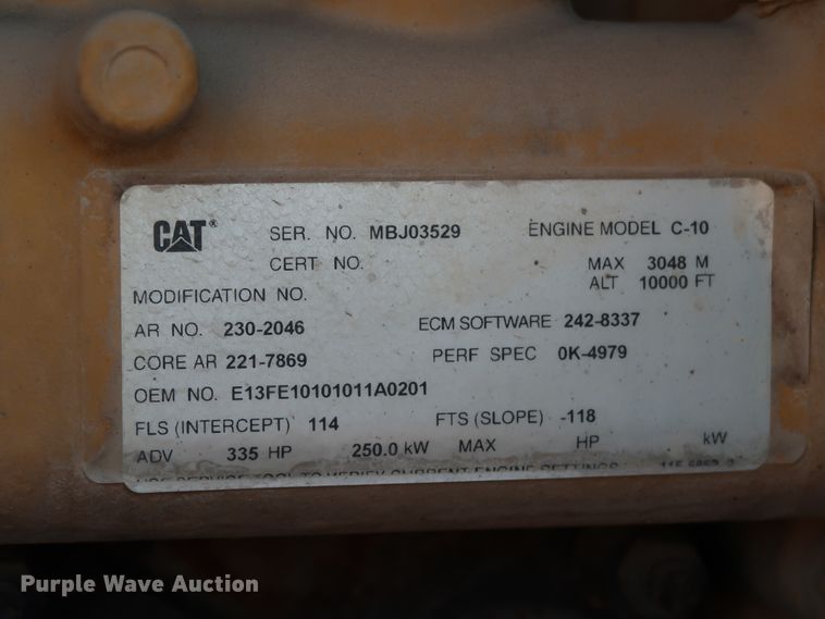 image for item DK3563 2004 Kenworth T800  semi truck