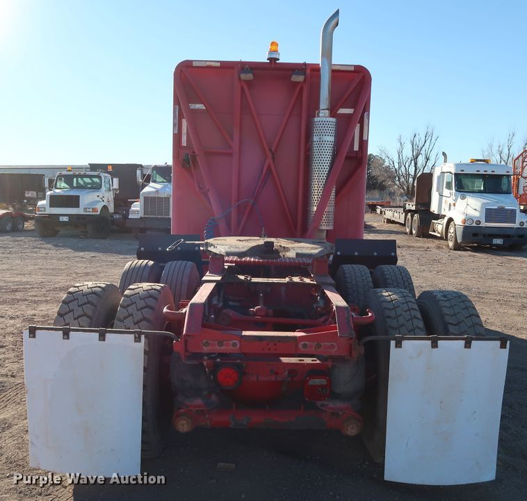 image for item DK3563 2004 Kenworth T800  semi truck