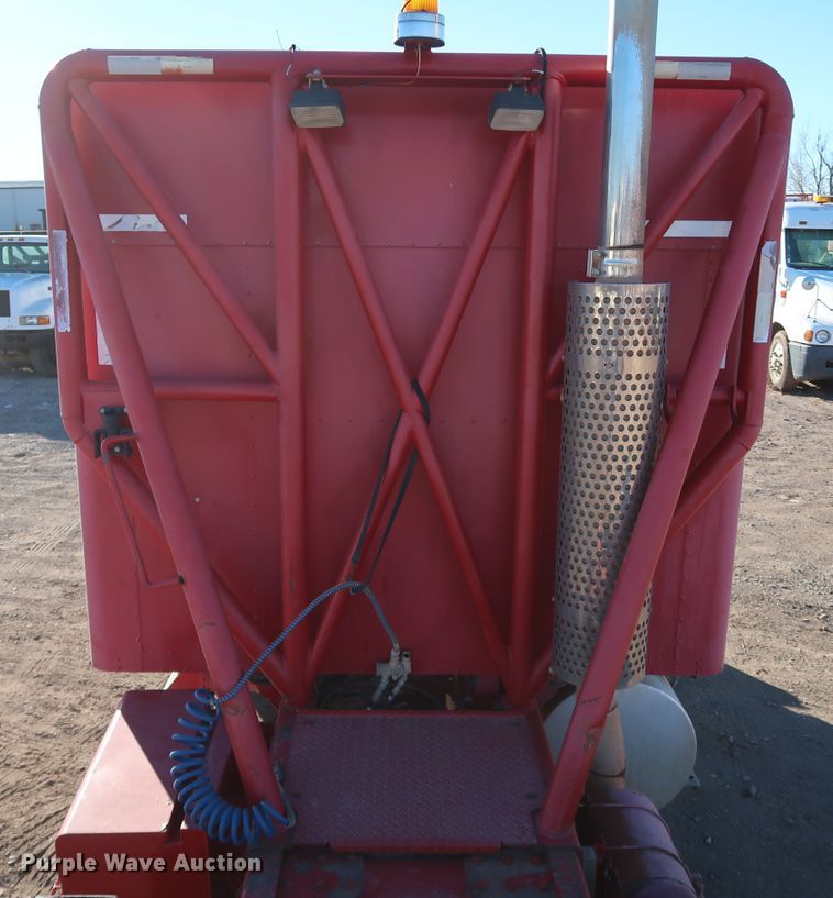 image for item DK3563 2004 Kenworth T800  semi truck