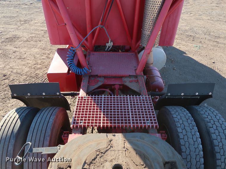 image for item DK3563 2004 Kenworth T800  semi truck