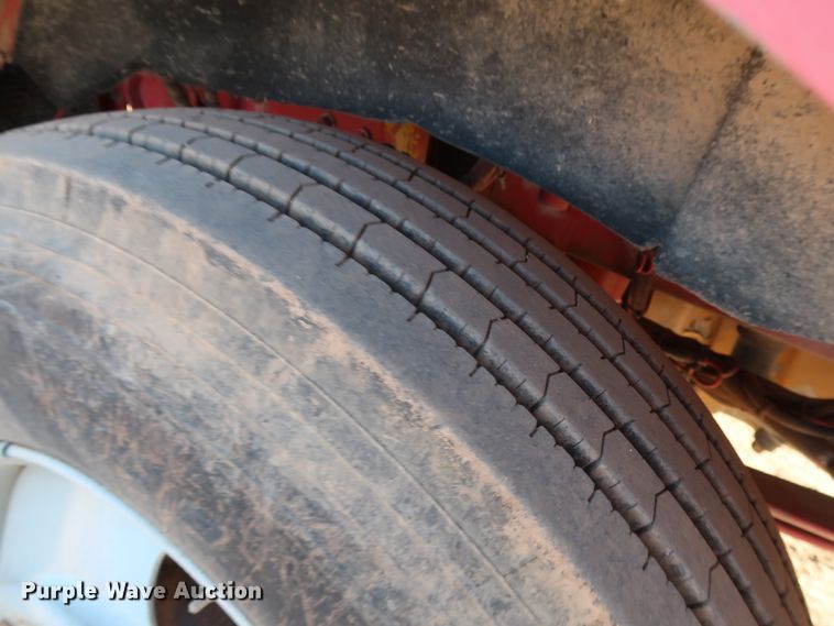 image for item DK3563 2004 Kenworth T800  semi truck