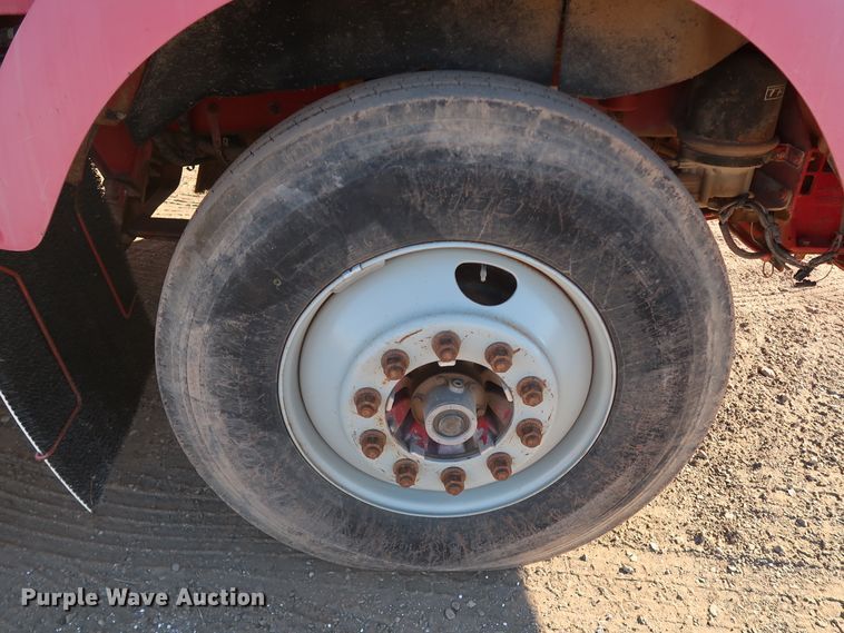 image for item DK3563 2004 Kenworth T800  semi truck