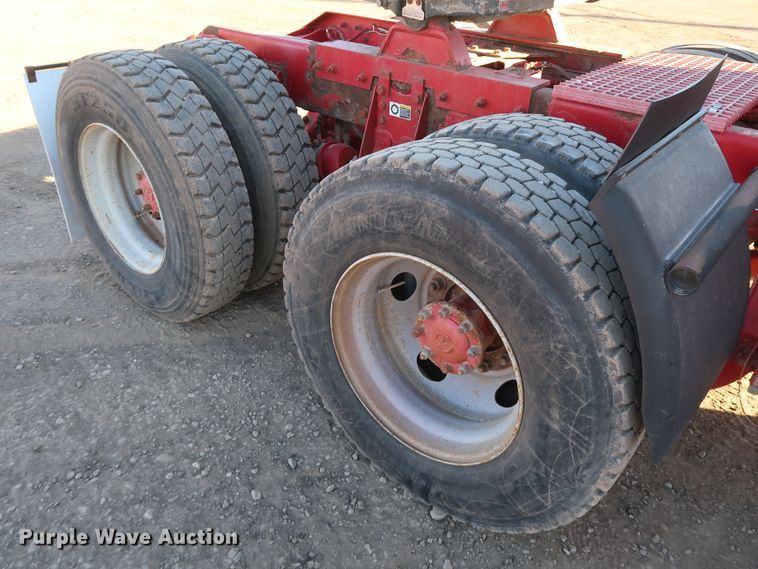 image for item DK3563 2004 Kenworth T800  semi truck