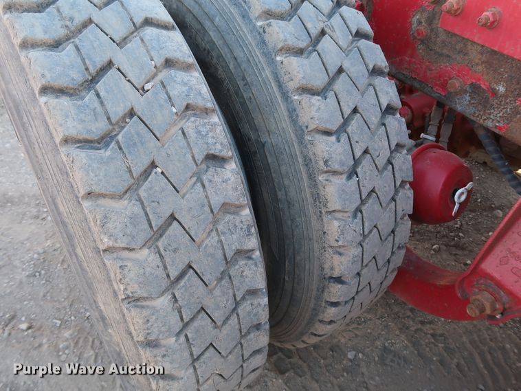 image for item DK3563 2004 Kenworth T800  semi truck