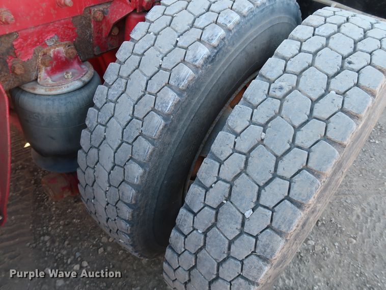 image for item DK3563 2004 Kenworth T800  semi truck