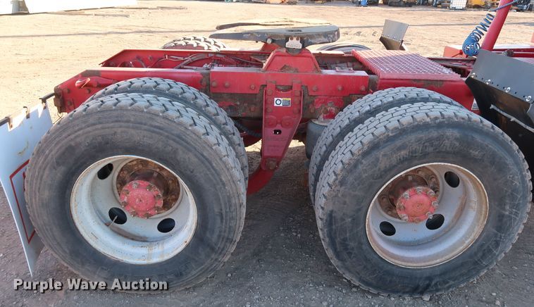 image for item DK3563 2004 Kenworth T800  semi truck