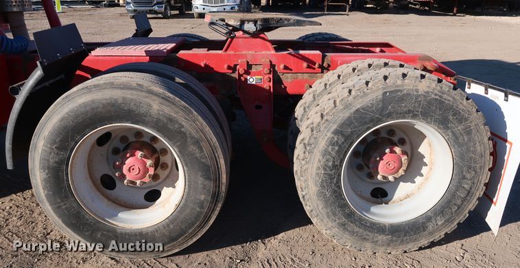 image for item DK3563 2004 Kenworth T800  semi truck