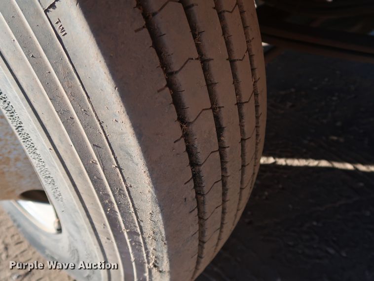 image for item DK3563 2004 Kenworth T800  semi truck