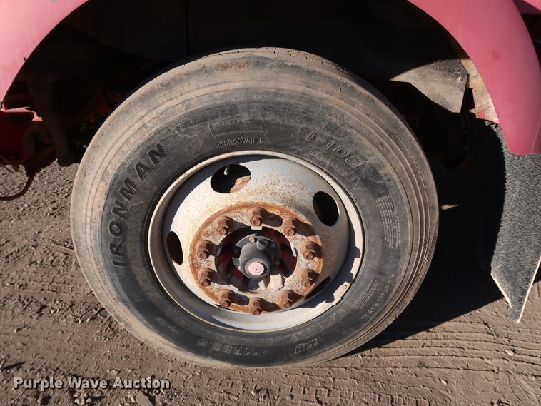 image for item DK3563 2004 Kenworth T800  semi truck