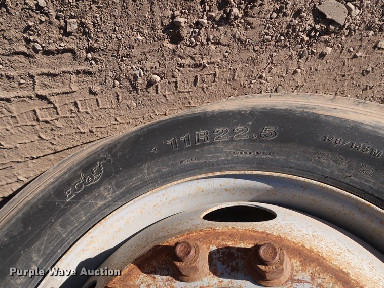 image for item DK3563 2004 Kenworth T800  semi truck