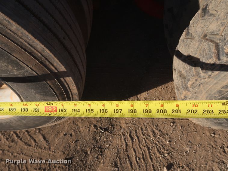 image for item DK3563 2004 Kenworth T800  semi truck