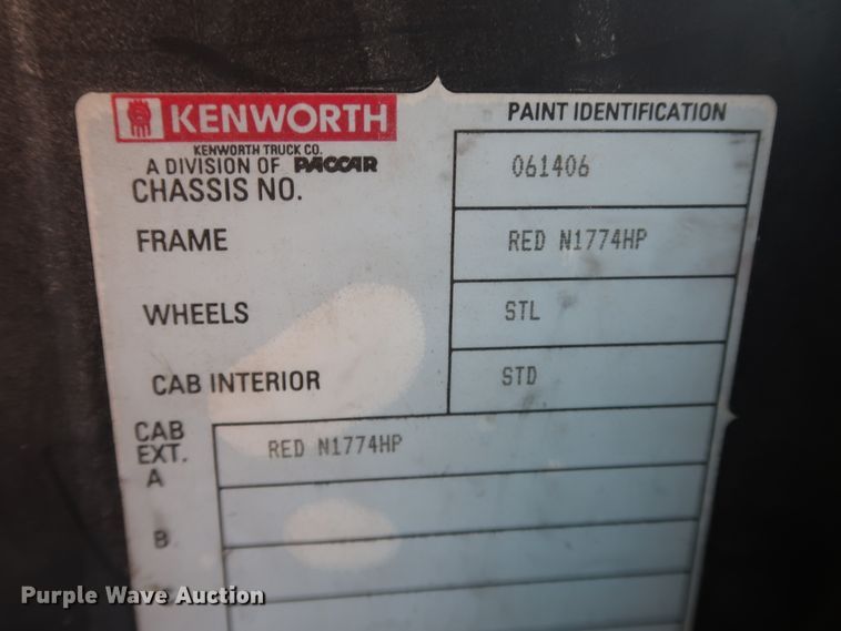 image for item DK3563 2004 Kenworth T800  semi truck