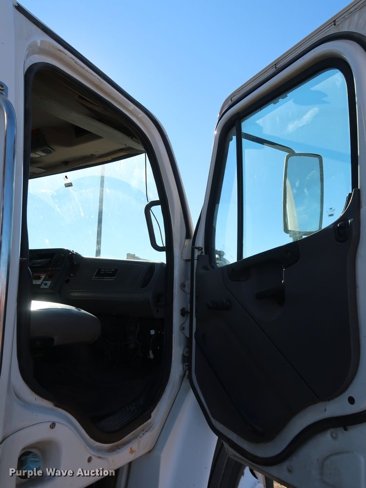 image for item DK3564 2006 Freightliner M2 106  digger derrick truck