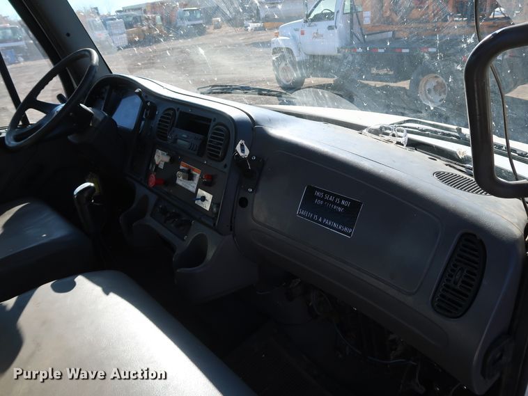 image for item DK3564 2006 Freightliner M2 106  digger derrick truck