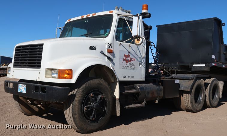 image for item DK3567 1994 International 4900  semi truck