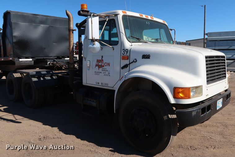 image for item DK3567 1994 International 4900  semi truck