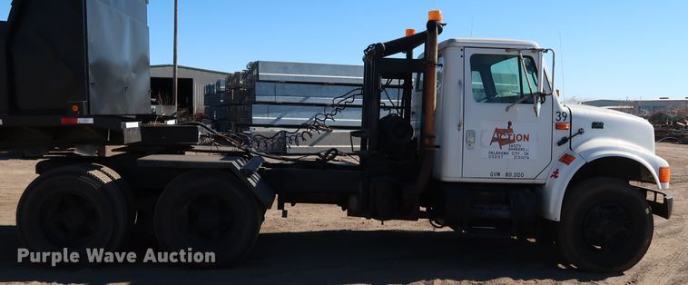 image for item DK3567 1994 International 4900  semi truck