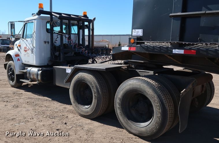 image for item DK3567 1994 International 4900  semi truck