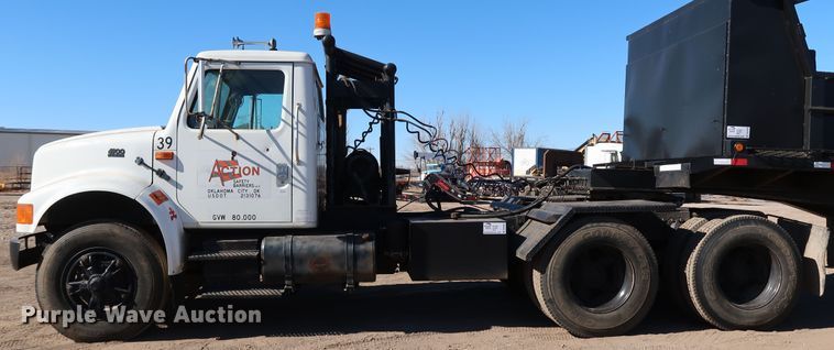 image for item DK3567 1994 International 4900  semi truck