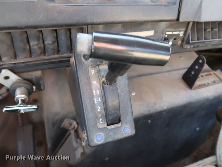 image for item DK3567 1994 International 4900  semi truck