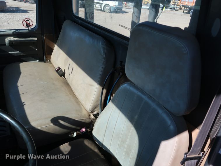 image for item DK3567 1994 International 4900  semi truck