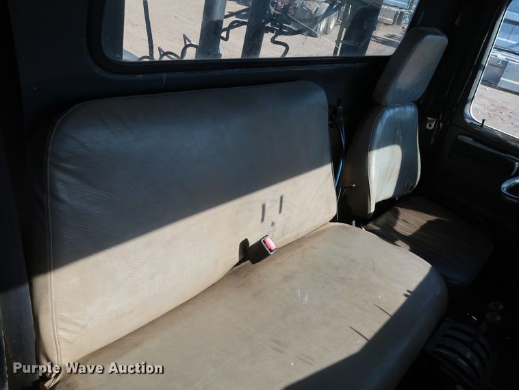 image for item DK3567 1994 International 4900  semi truck