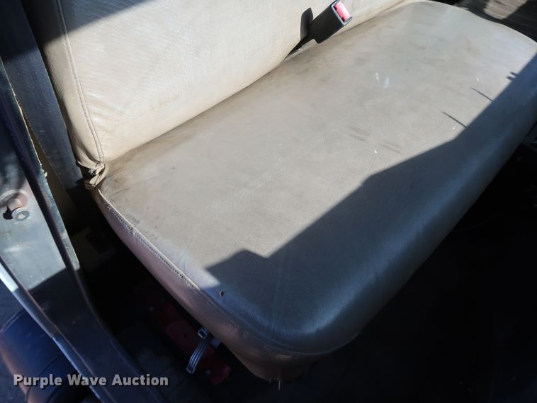 image for item DK3567 1994 International 4900  semi truck