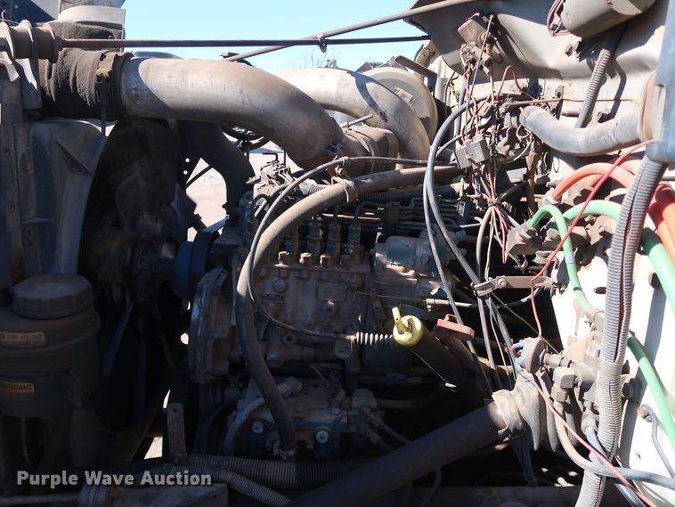 image for item DK3567 1994 International 4900  semi truck