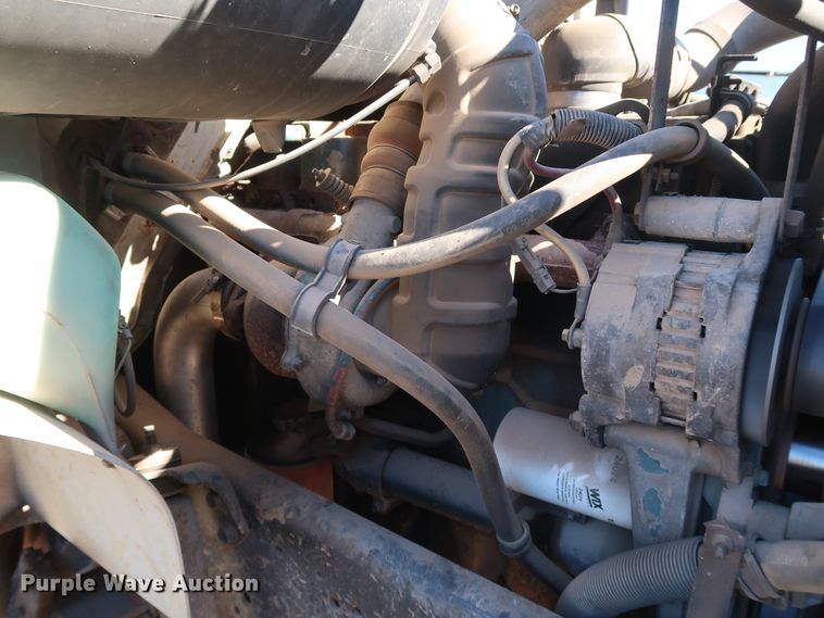 image for item DK3567 1994 International 4900  semi truck