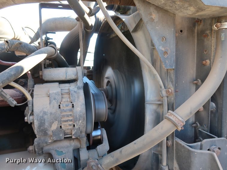 image for item DK3567 1994 International 4900  semi truck