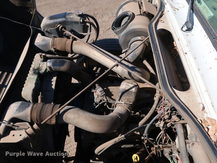 image for item DK3567 1994 International 4900  semi truck