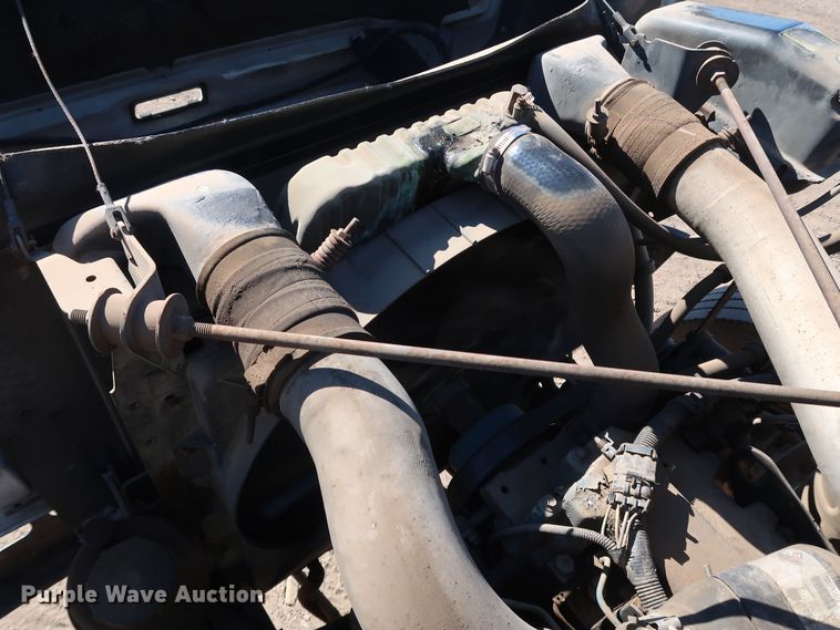 image for item DK3567 1994 International 4900  semi truck