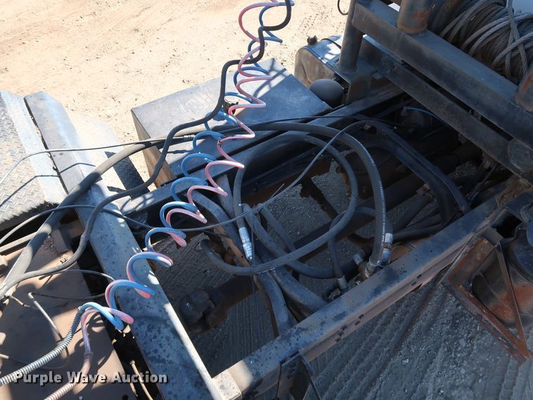 image for item DK3567 1994 International 4900  semi truck