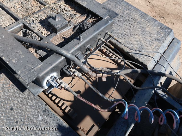 image for item DK3567 1994 International 4900  semi truck