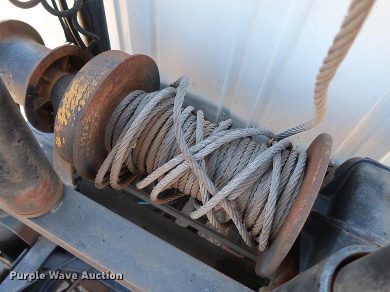 image for item DK3567 1994 International 4900  semi truck