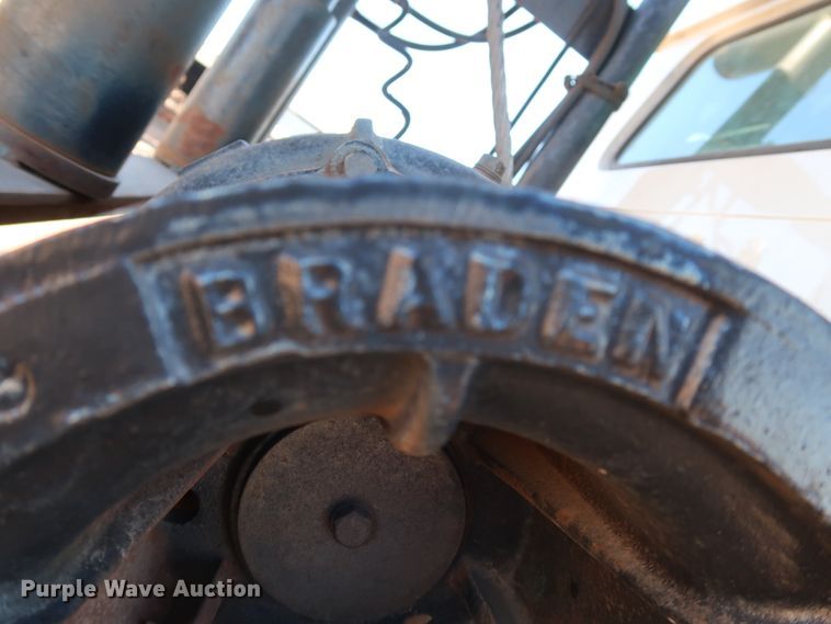 image for item DK3567 1994 International 4900  semi truck