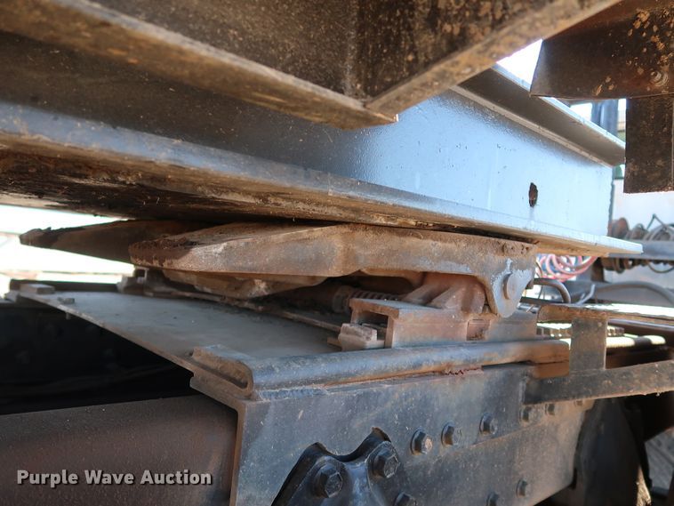 image for item DK3567 1994 International 4900  semi truck