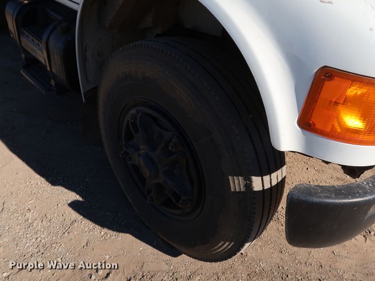 image for item DK3567 1994 International 4900  semi truck