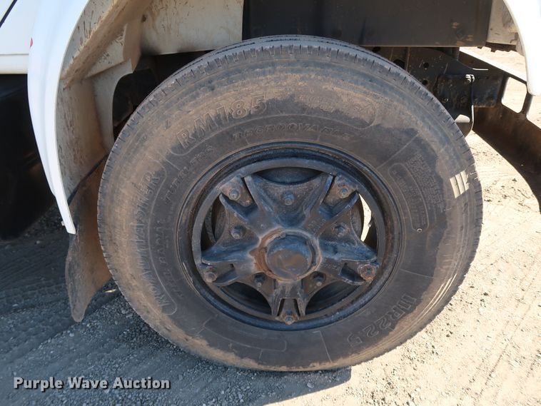 image for item DK3567 1994 International 4900  semi truck