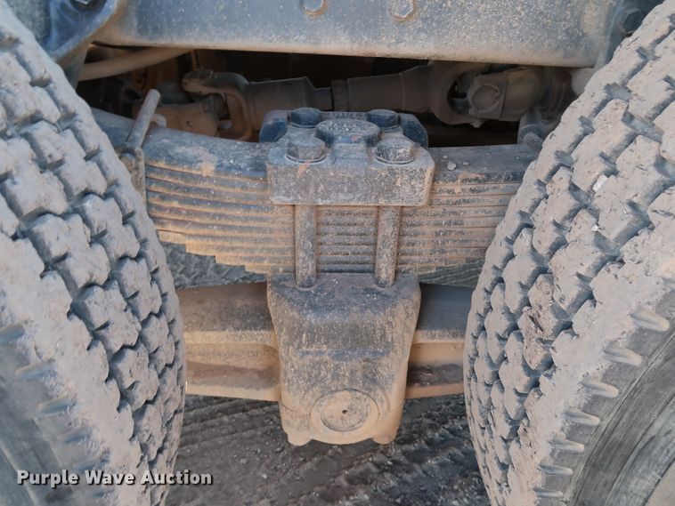 image for item DK3567 1994 International 4900  semi truck